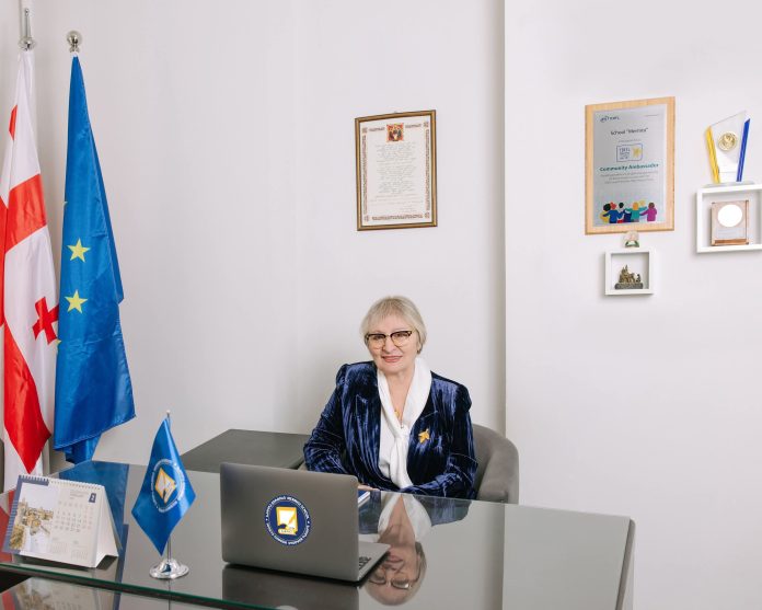 სკოლის დირექტორი მანანა მალაზონია